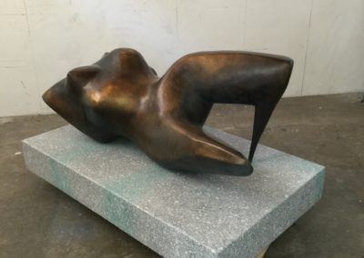 Pour Valentin Carron: réplique de sculpture, marbre et bronze.
